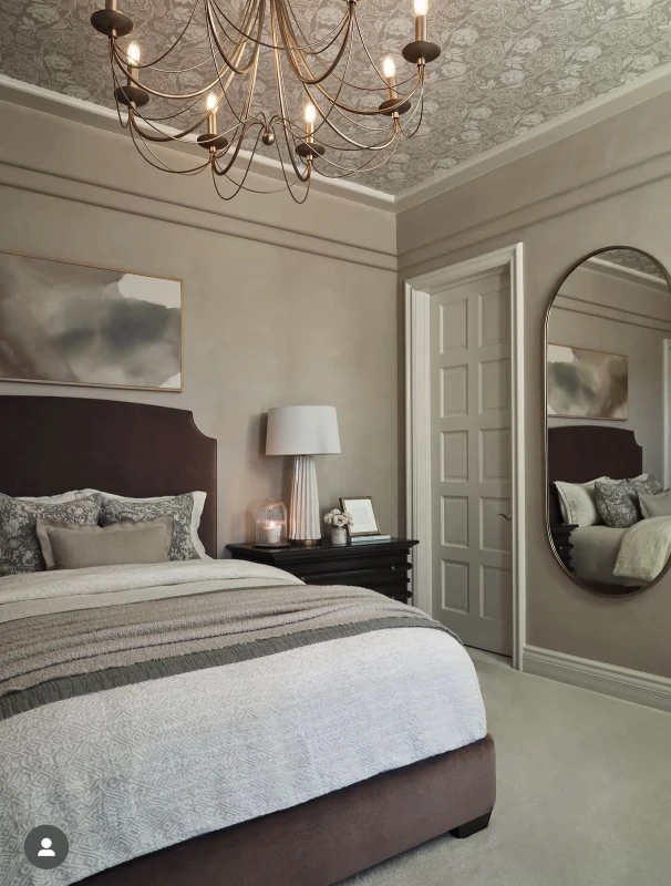 An oversized arched or scalloped mirror. 